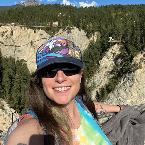 Meet your Posher, Liz - Picture 1 of 2